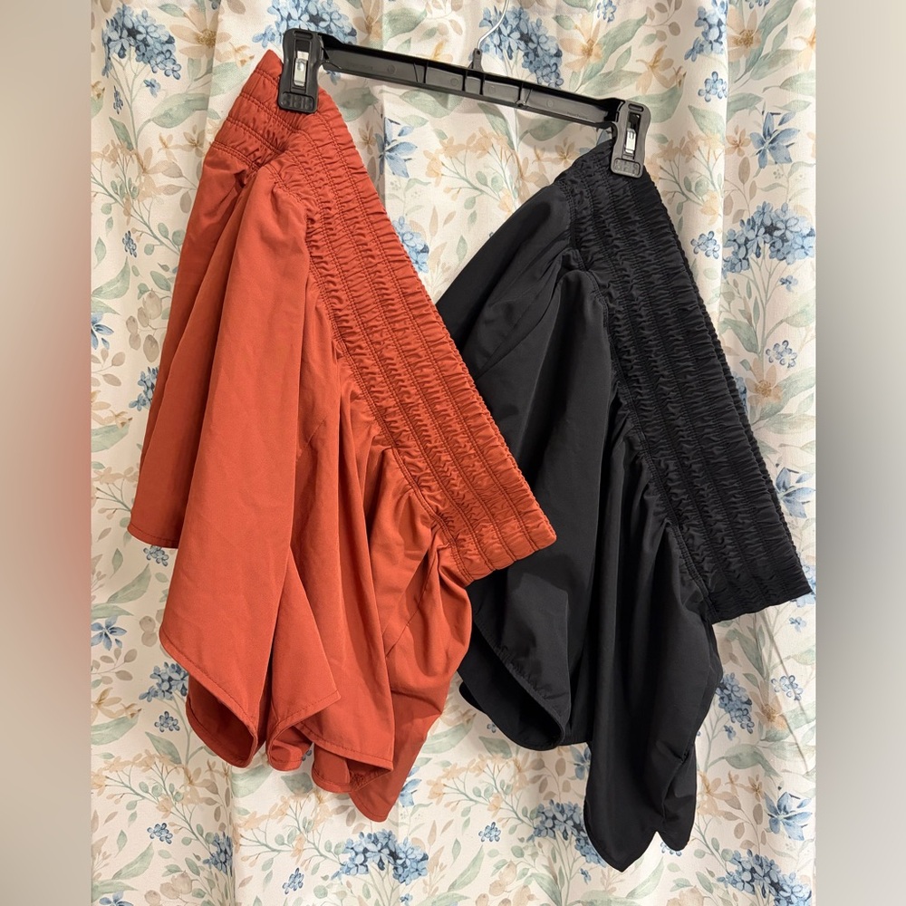 Set of extra high waisted crinkle waist shorts